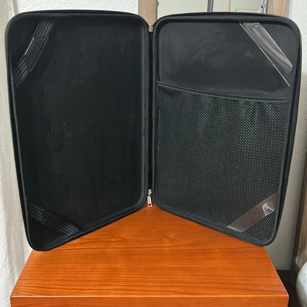 Laptop case. - Picture 3 of 16